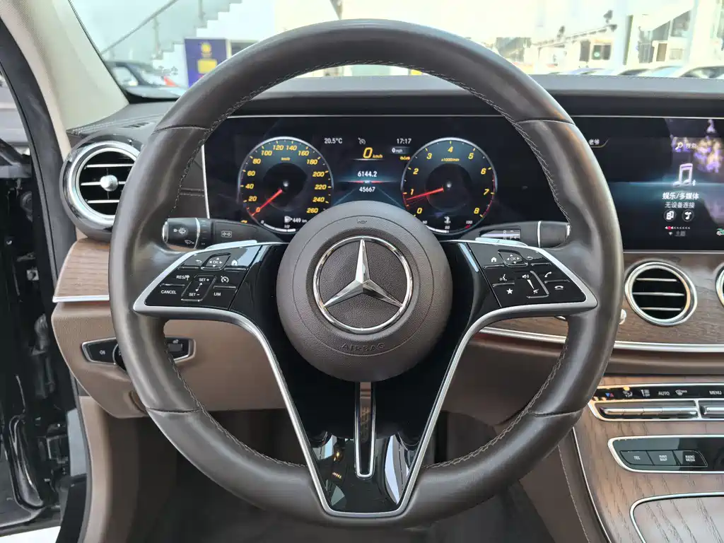 Mercedes-Benz E-Class 2023 — фото 10