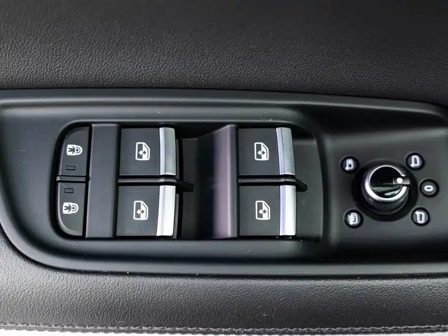 Audi Q7 2023 — фото 16