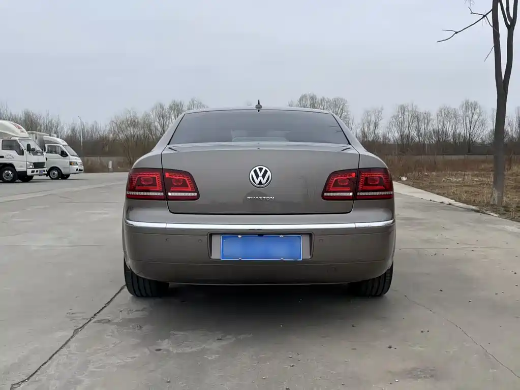 Volkswagen Phaeton 2016 — фото 9