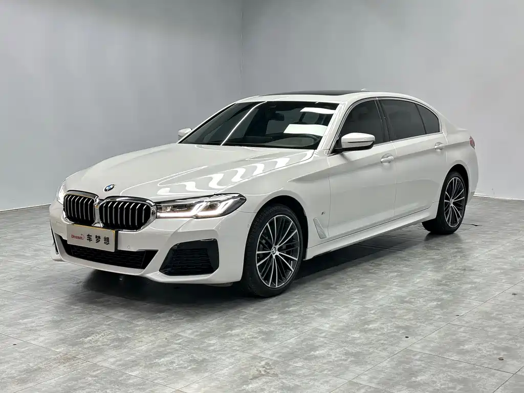 BMW 5 Series 2024 — фото 1