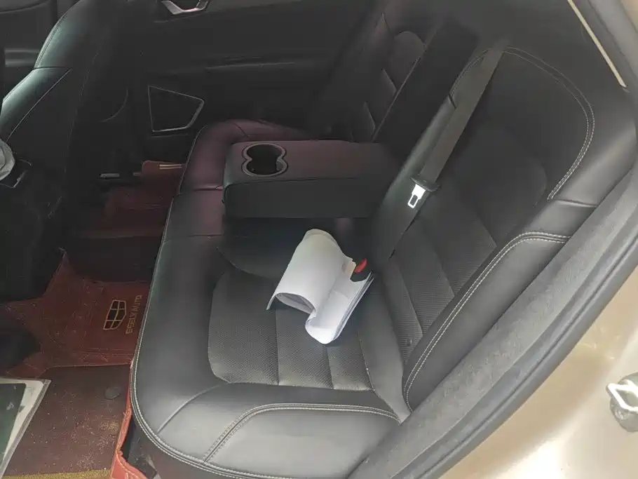 Geely Emgrand GS 2017 — фото 11