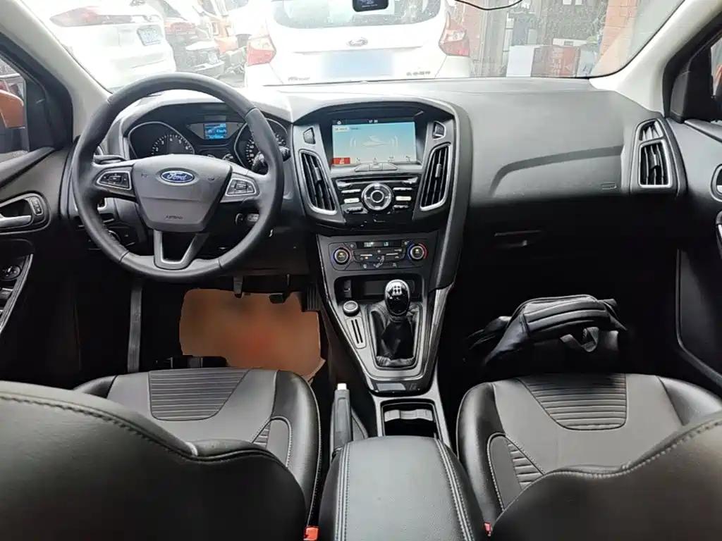 Ford Focus 2017 — фото 10