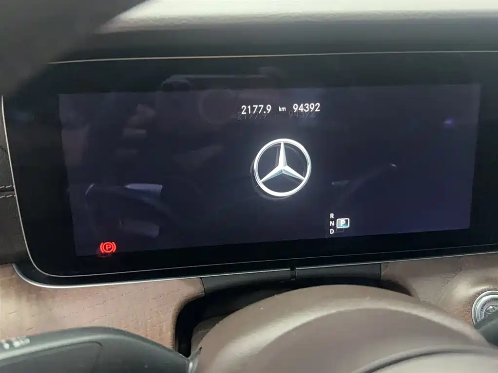 Mercedes-Benz E-Class 2022 — фото 11