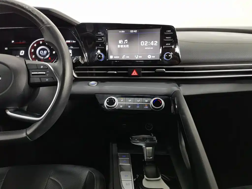 Hyundai Elantra 2021 — фото 12