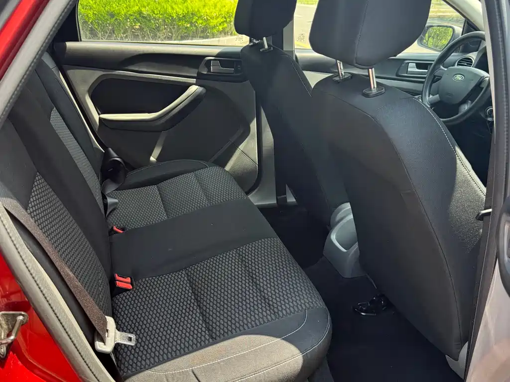 Ford Focus 2015 — фото 15