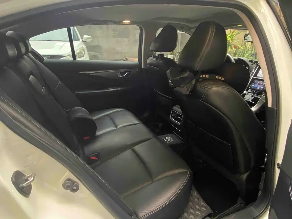 Infiniti Q50L 2018 — фото 10