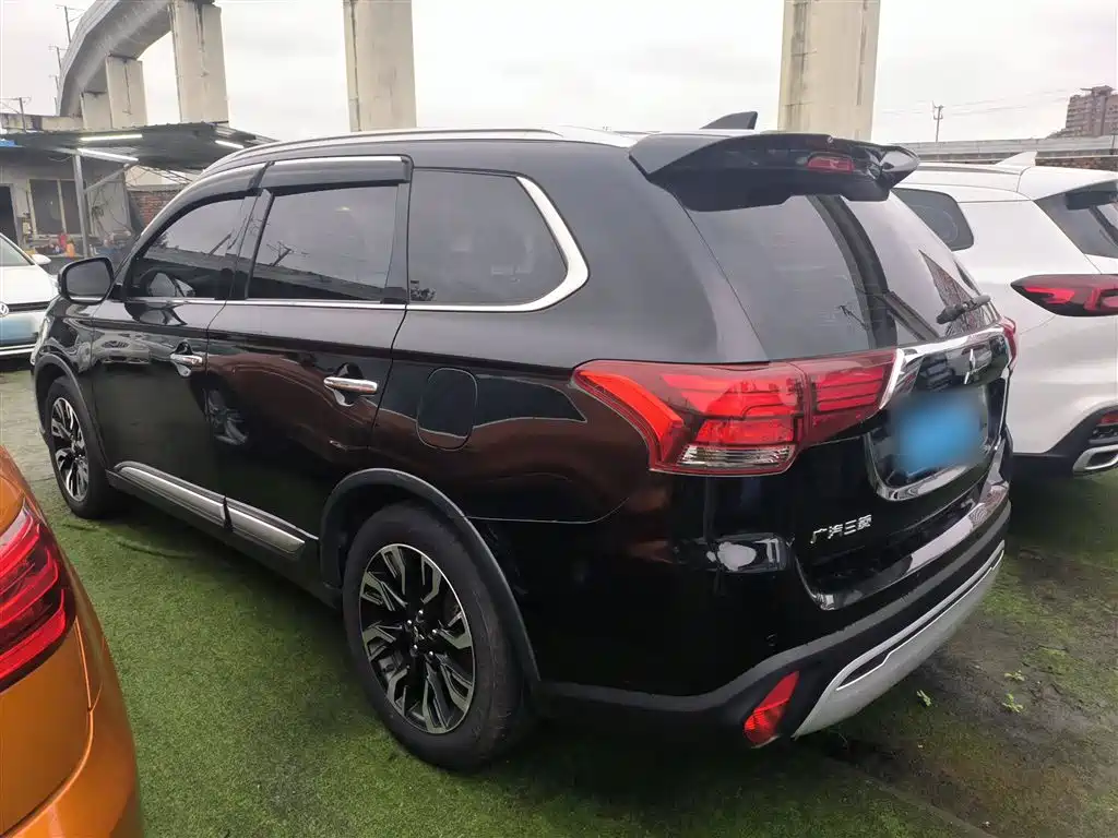 Mitsubishi Outlander 2020 — фото 4