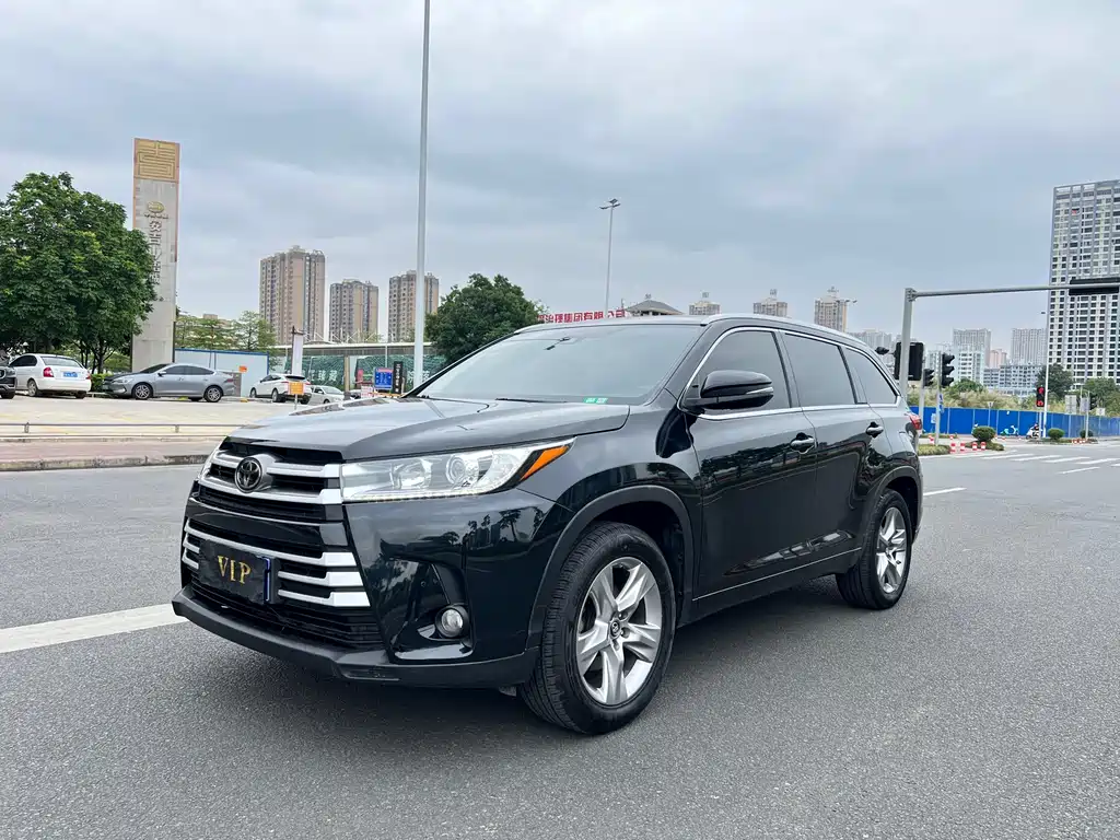 Toyota Highlander 2021 — фото 1