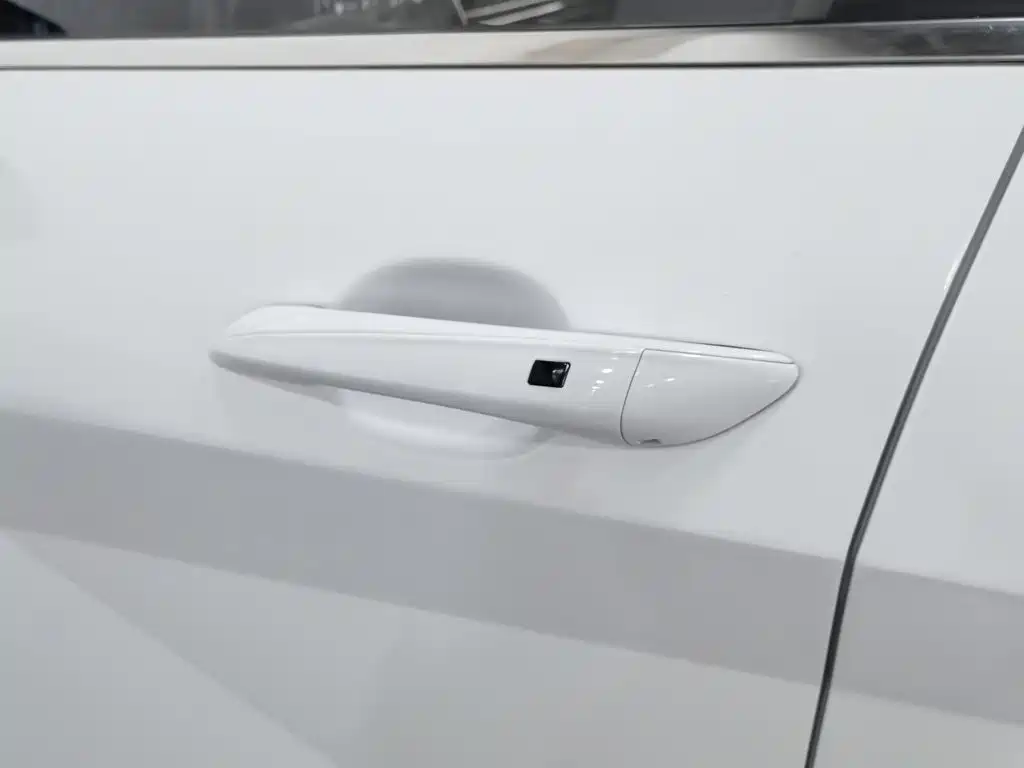 Hyundai Elantra 2021 — фото 18
