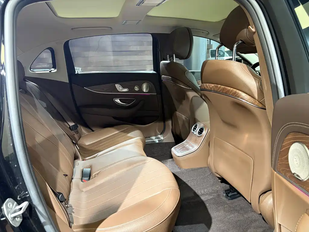 Mercedes-Benz E-Class 2023 — фото 16