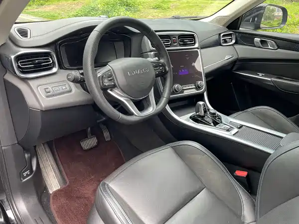 Lynk & Co 01 EM-P 2018