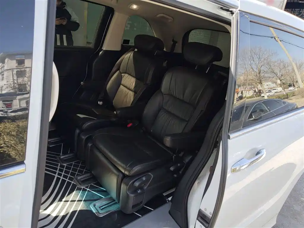 Honda Odyssey 2019 — фото 10