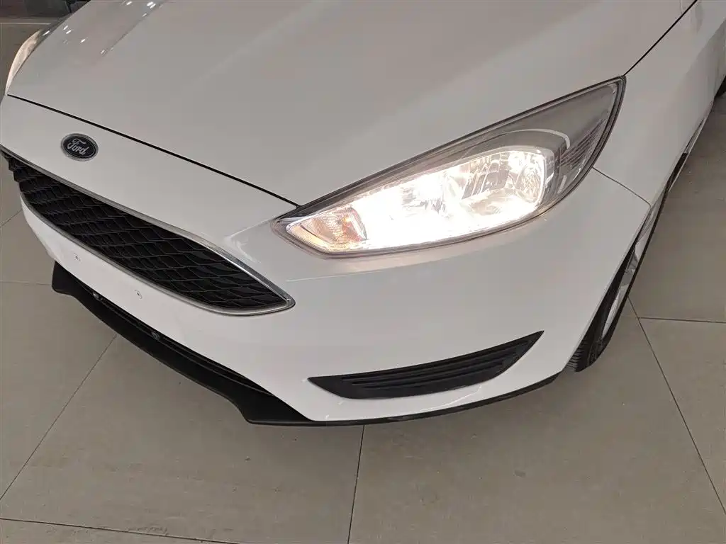 Ford Focus 2018 — фото 24