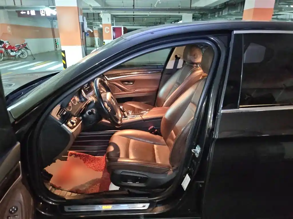 BMW 5 Series 2015 — фото 11