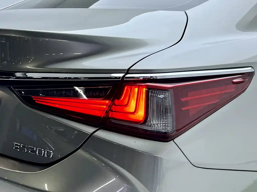 Lexus ES 2021 — фото 18