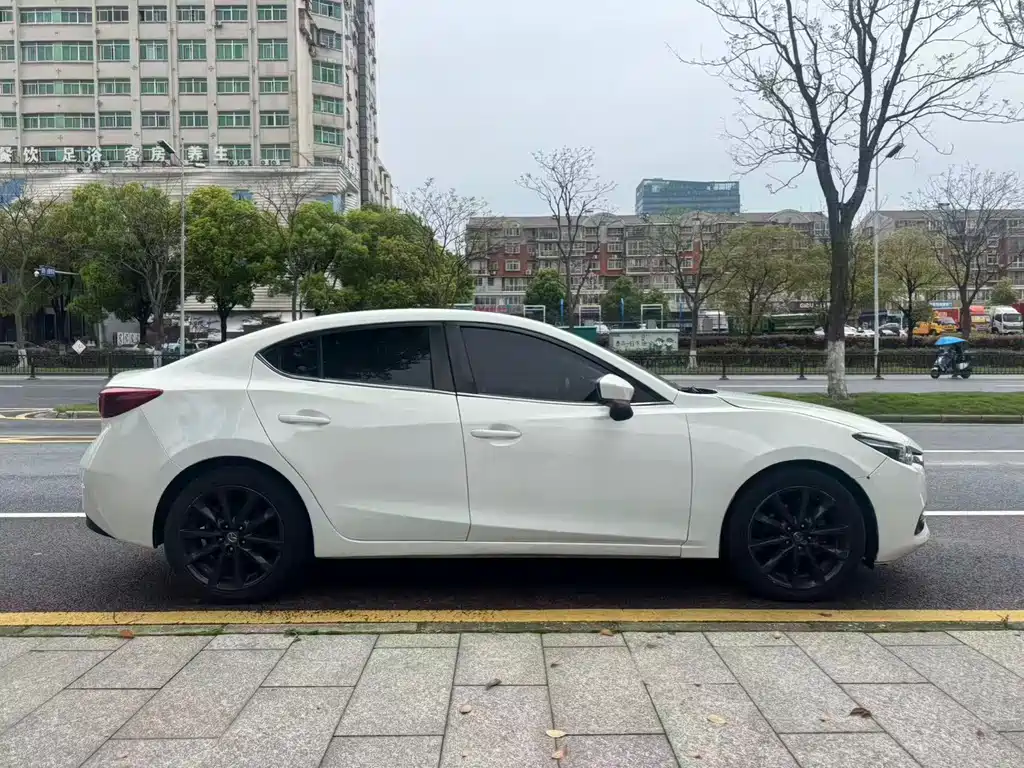 Mazda 3 Axela 2019 — фото 4