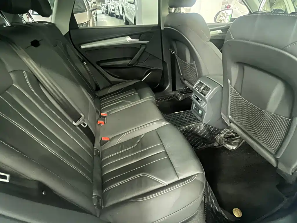 Audi Q5L 2023 — фото 10