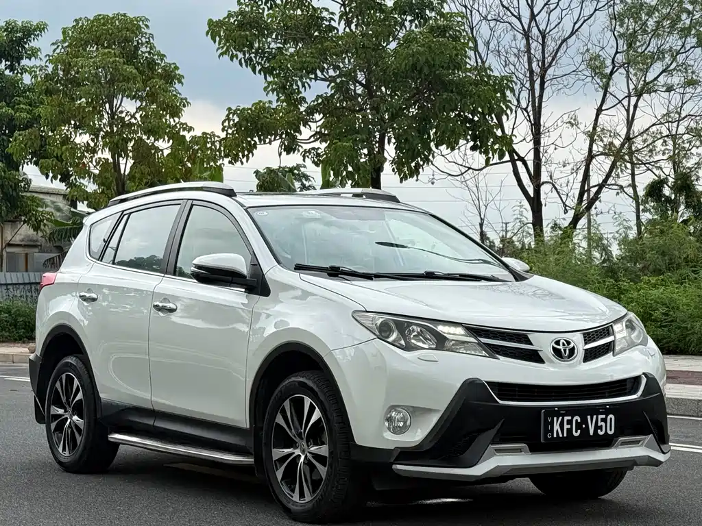 Toyota RAV4 2015 — фото 3