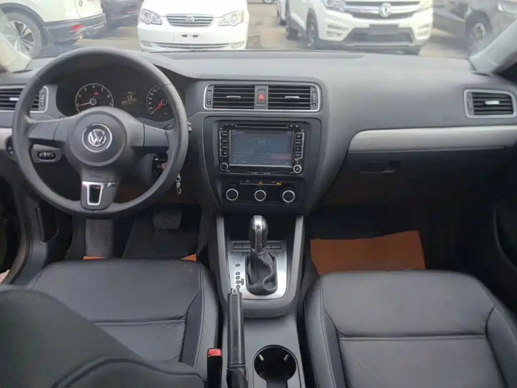 Volkswagen Sagitar 2014