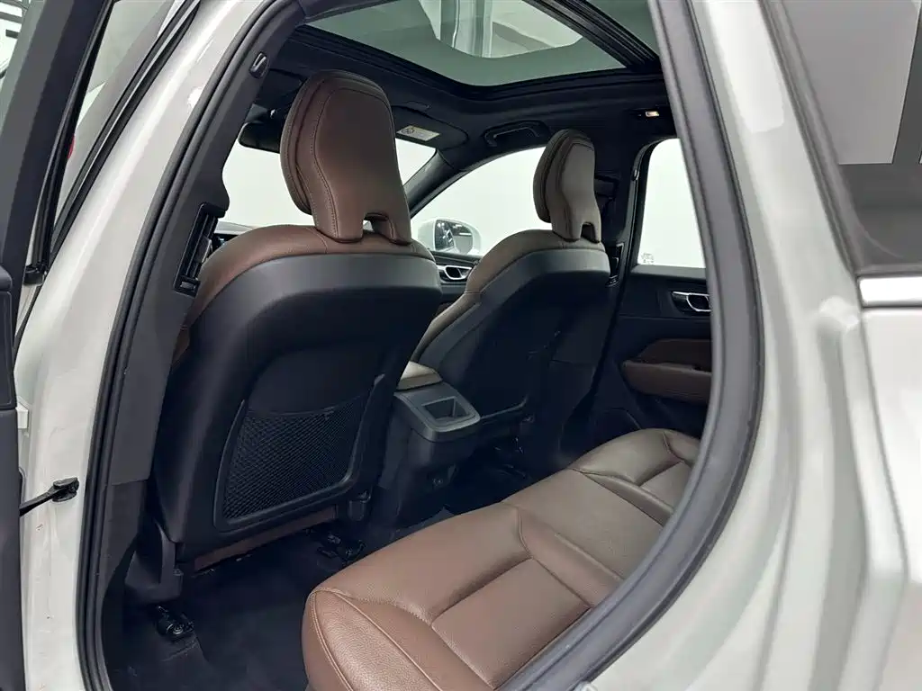 Volvo XC60 2024 — фото 20
