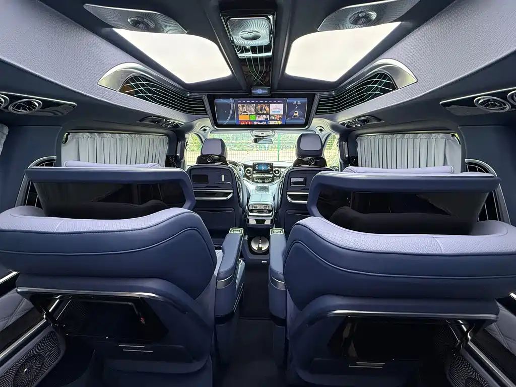 Mercedes-Benz V-Class 2023 — фото 18