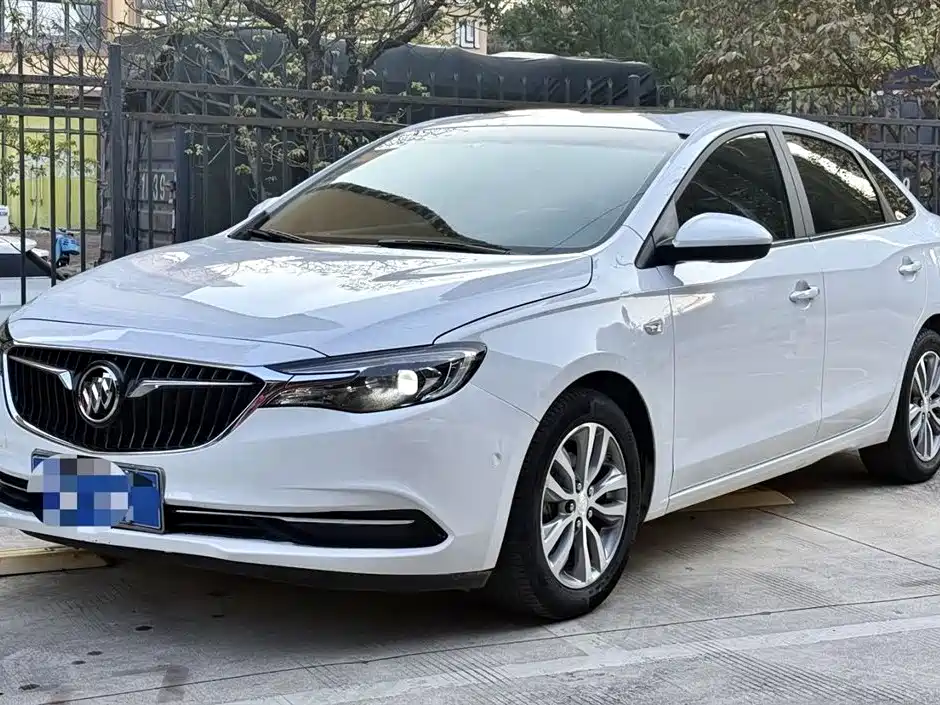 Buick Excelle 2018 — фото 1