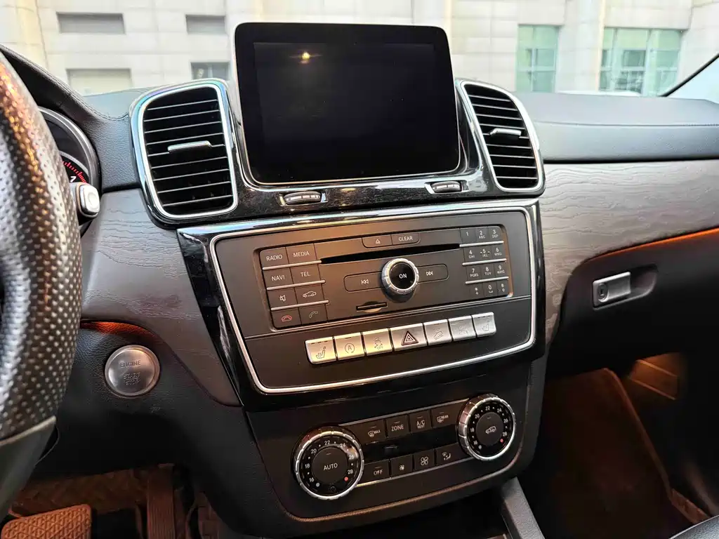 Mercedes-Benz GLE 2017 — фото 20