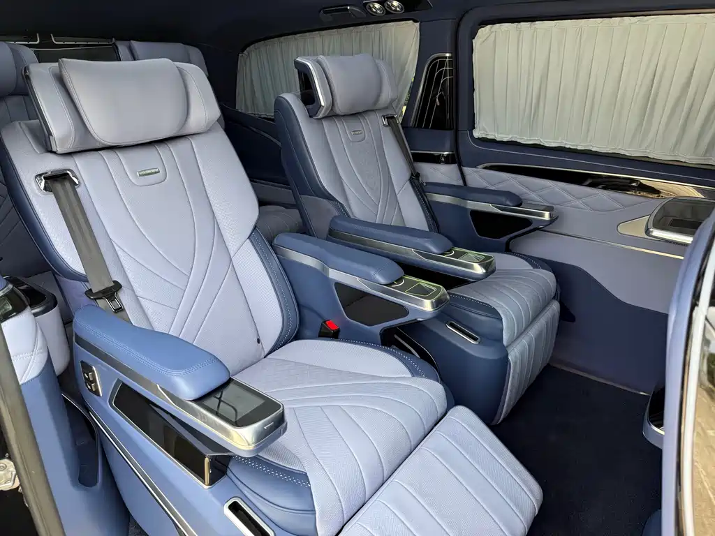Mercedes-Benz V-Class 2023 — фото 21