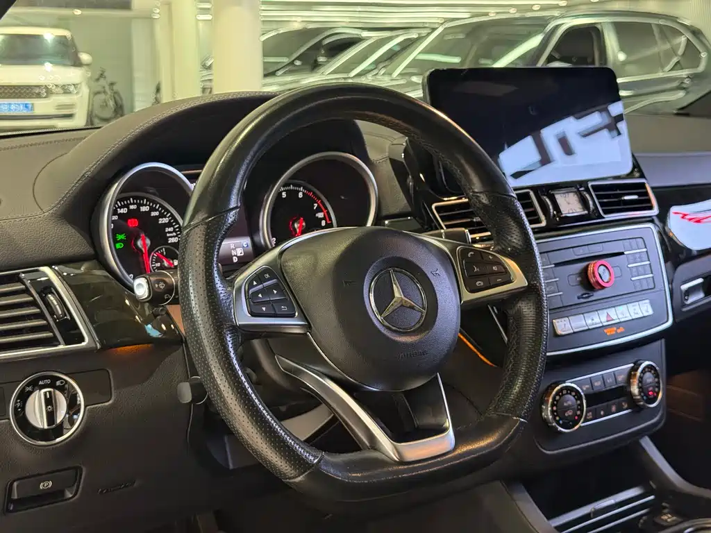Mercedes-Benz GLE Coupe AMG 2017 — фото 5