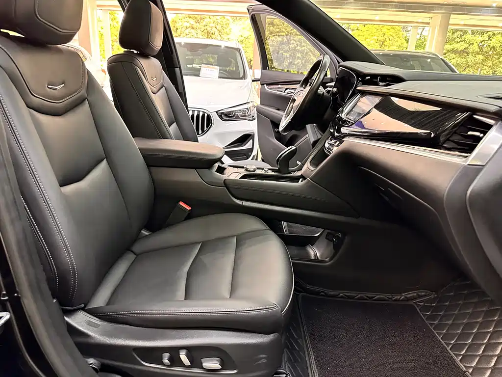 Cadillac XT6 2022 — фото 12