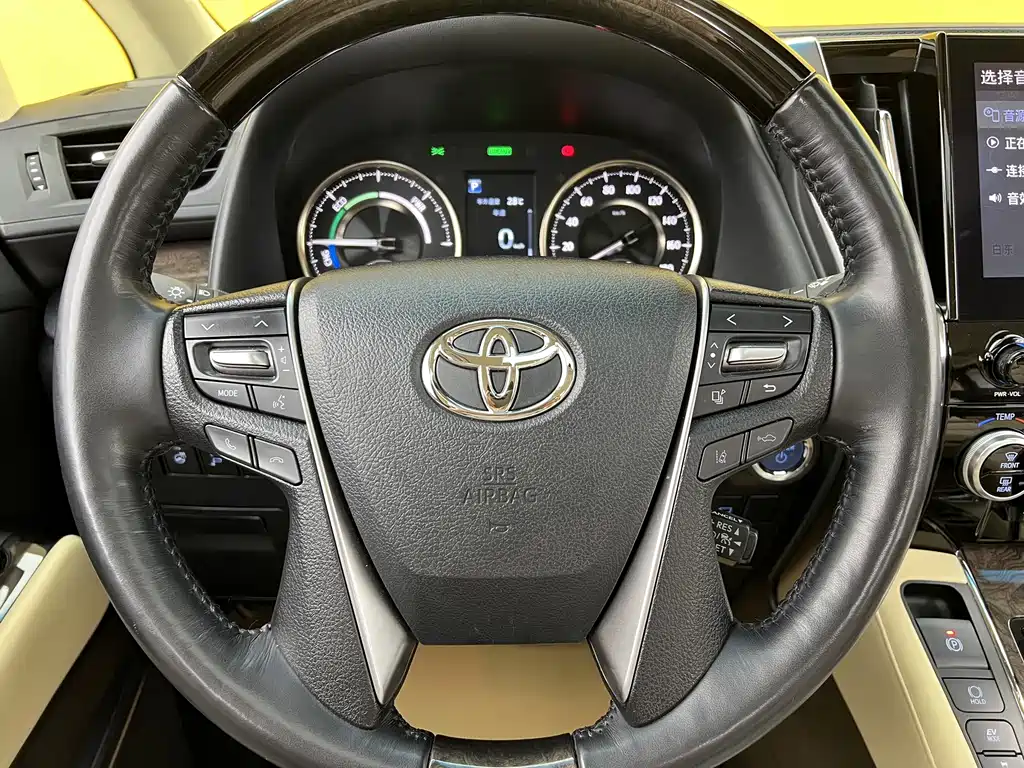 Toyota Alphard 2023 — фото 9