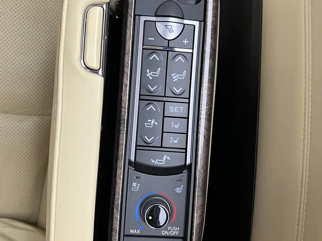 Toyota Alphard 2023 — фото 23