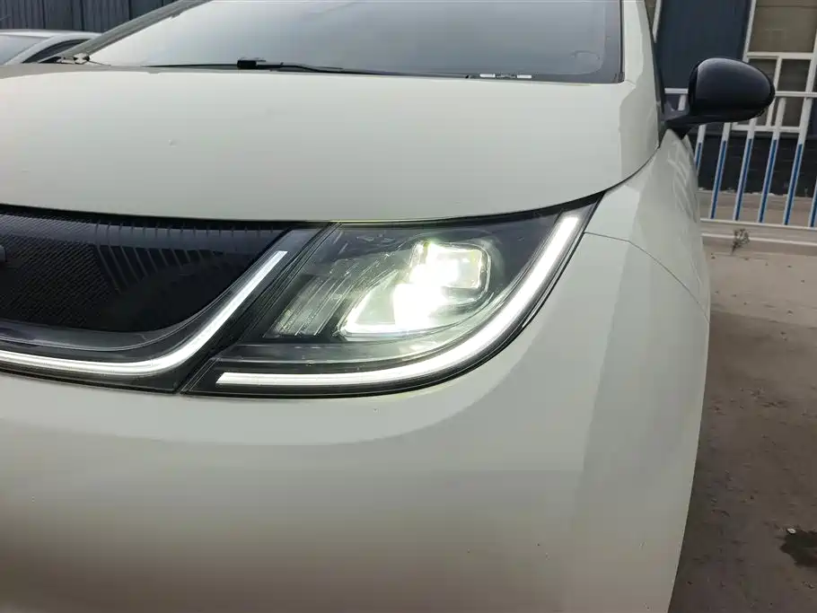 BYD Dolphin 2023