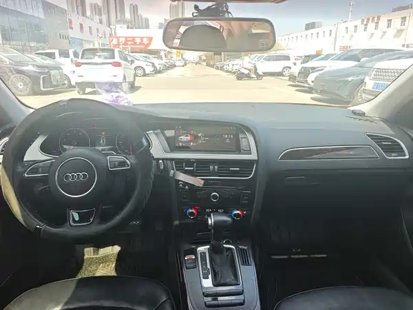 Audi A4L 2015