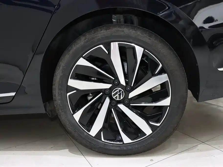 Volkswagen Passat 2023 — фото 20