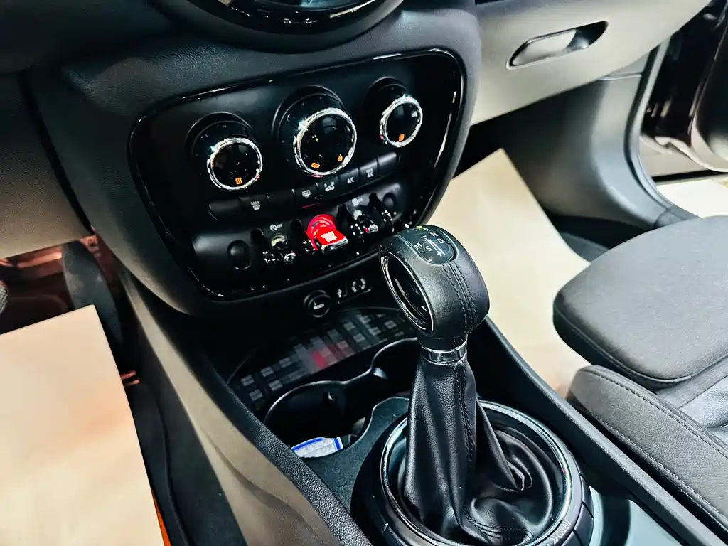MINI Clubman 2017 — фото 36