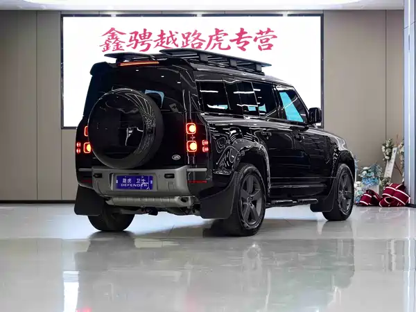 Land Rover Defender 2025