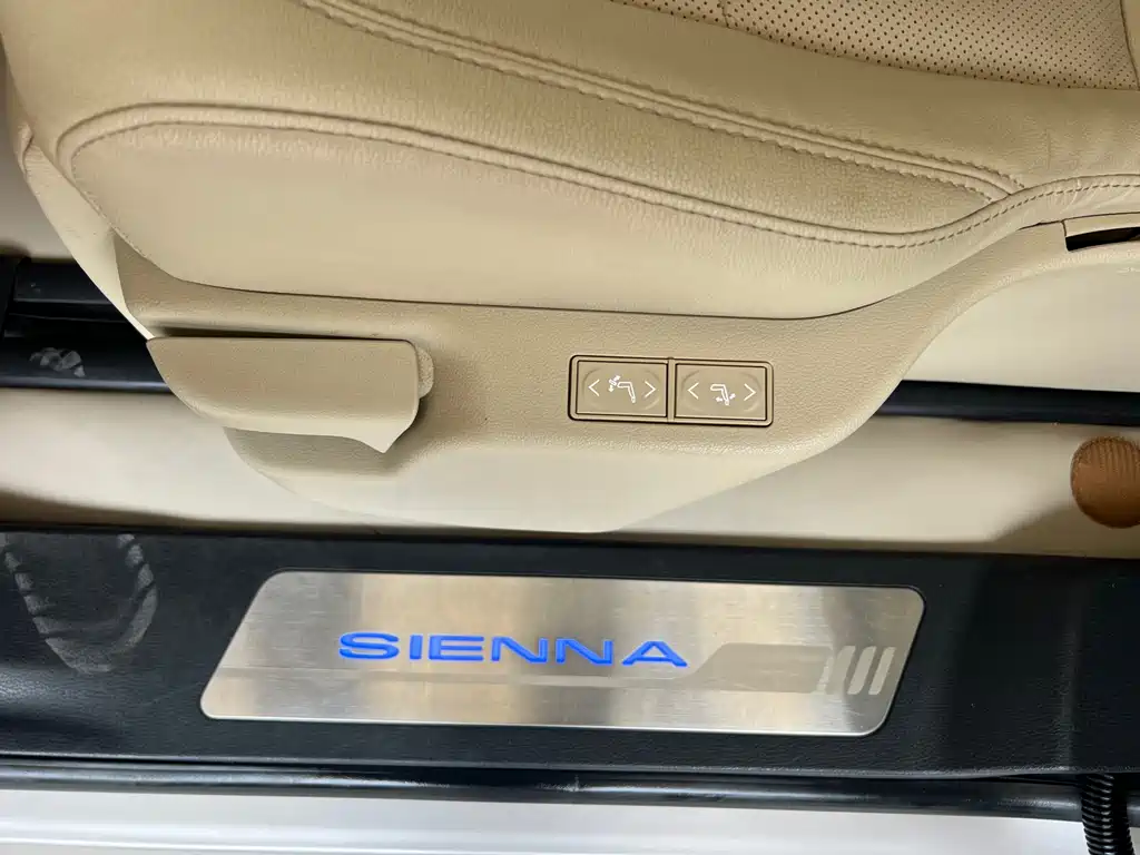 Toyota Sienna 2022 — фото 22