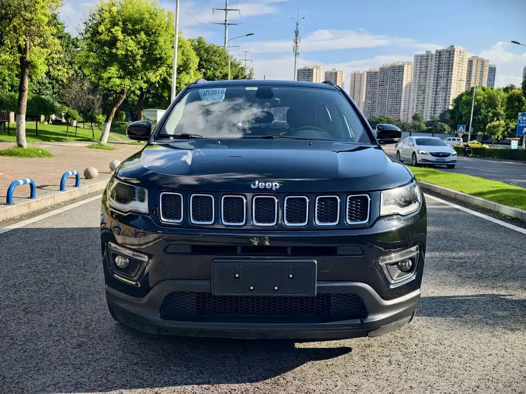 Jeep Compass 2017 — фото 16