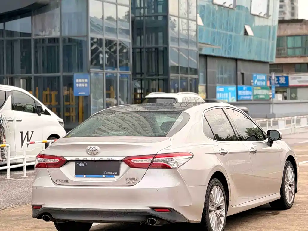 Toyota Camry 2019 — фото 11