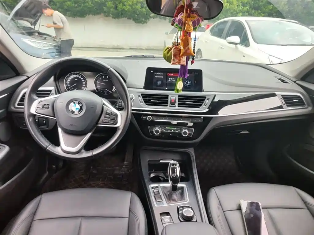 BMW 1 Series 2020 — фото 10