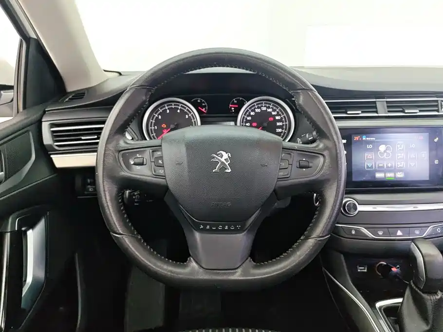 Peugeot 408 2015 — фото 15