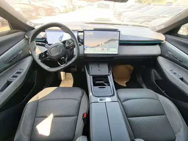 Lynk & Co 08 EM-P 2024