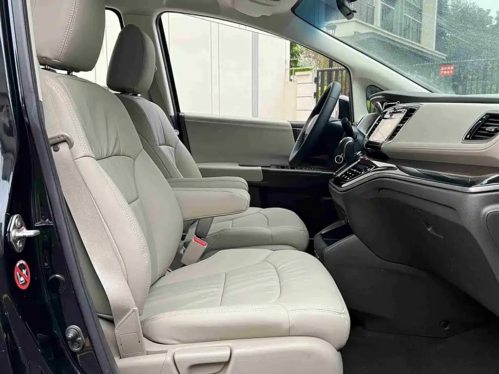 Honda Odyssey 2018 — фото 9