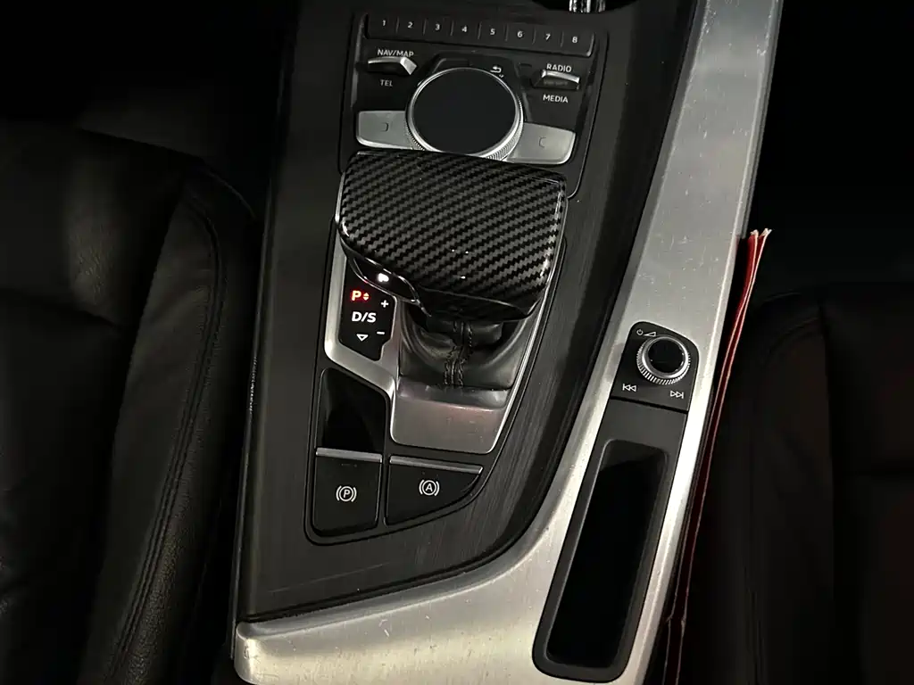 Audi A4L 2018 — фото 11