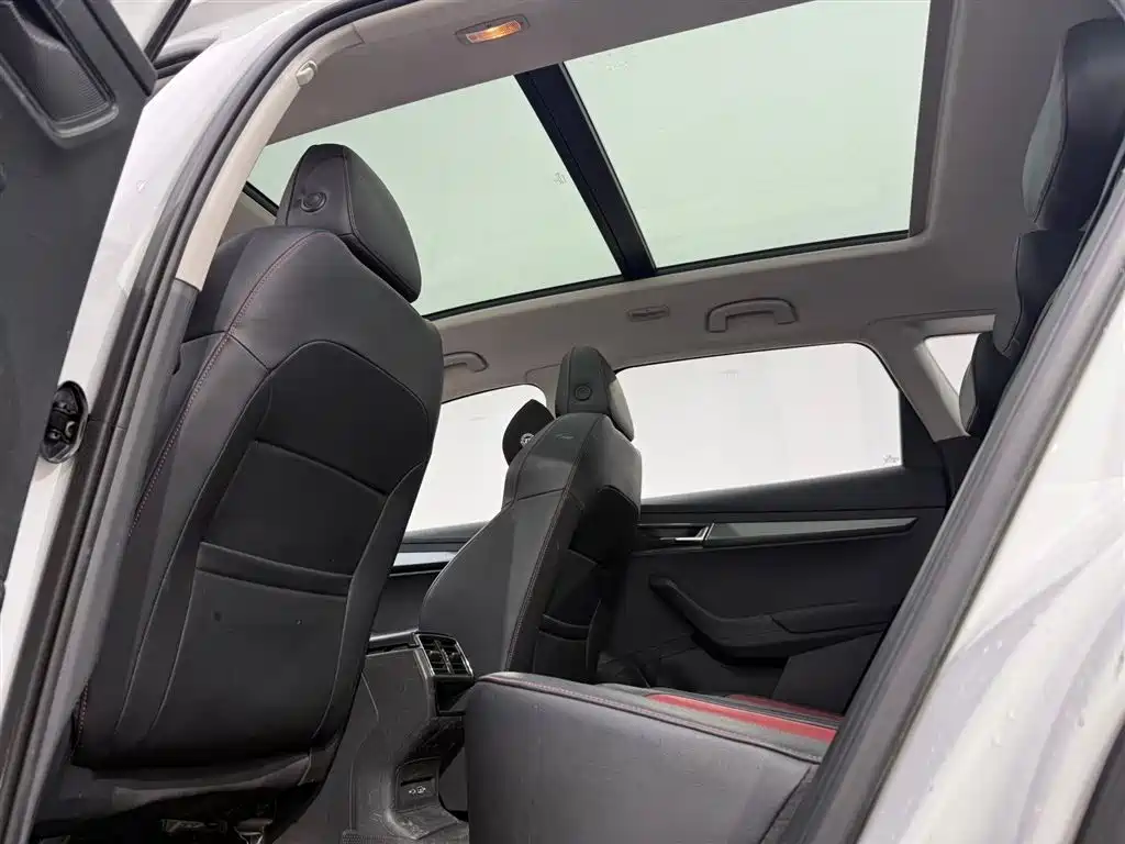Skoda Karoq 2023 — фото 8