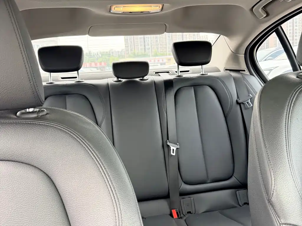 BMW 1 Series 2018 — фото 15