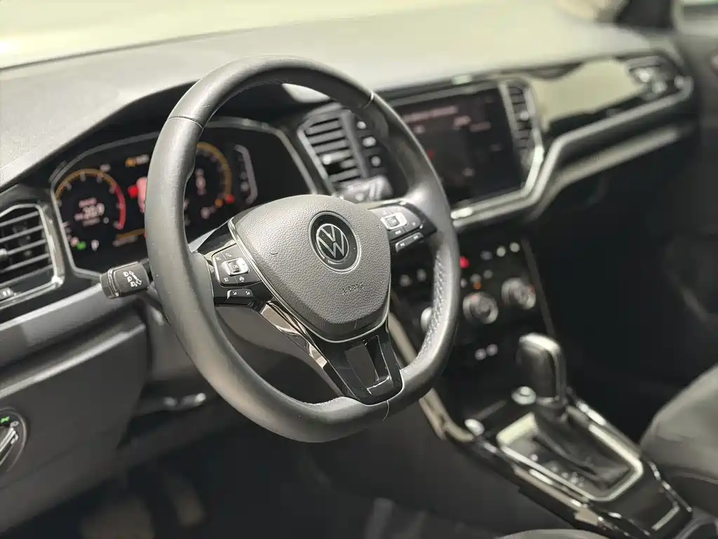Volkswagen T-Roc 2023 — фото 7