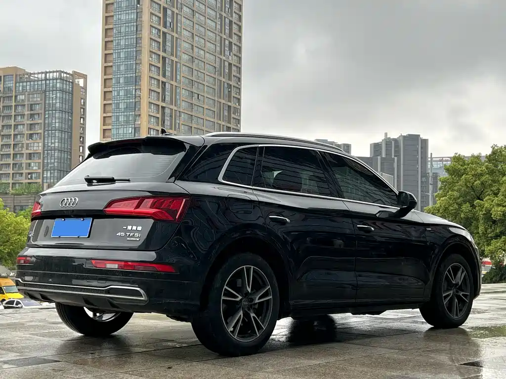 Audi Q5L 2021 — фото 6