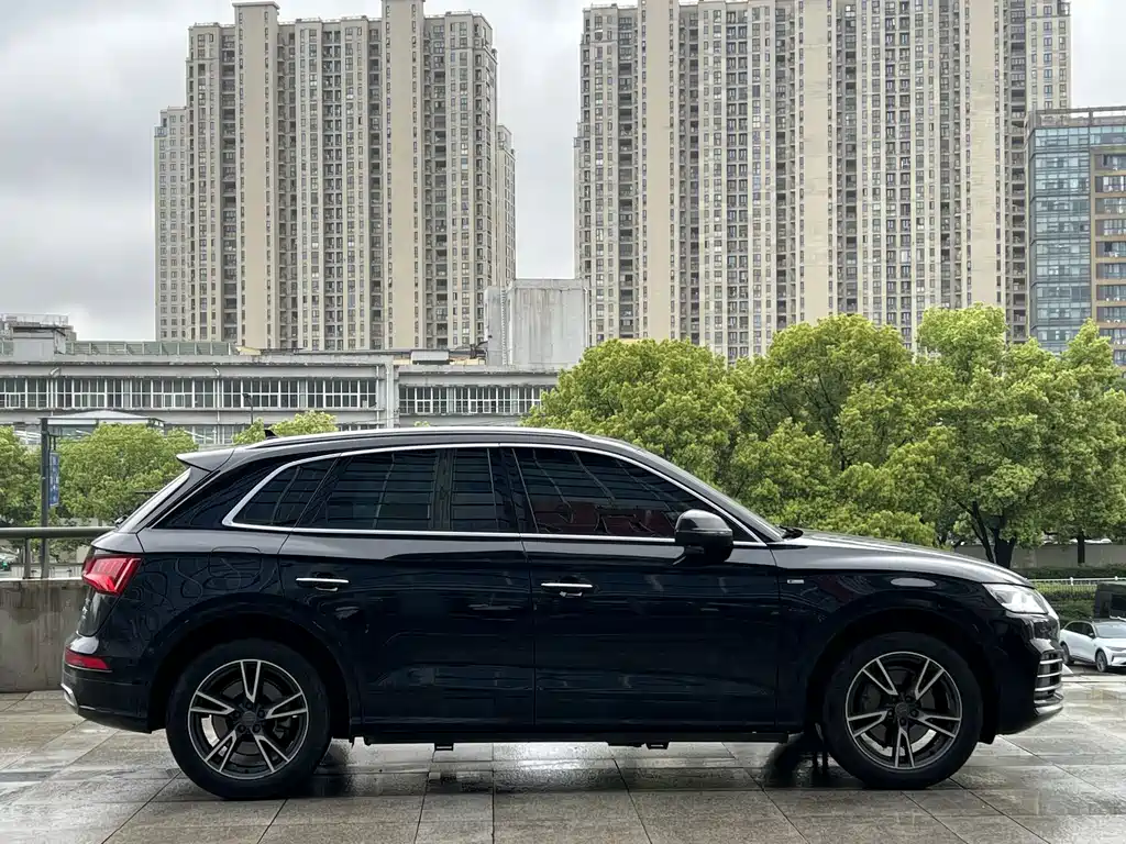 Audi Q5L 2021 — фото 7